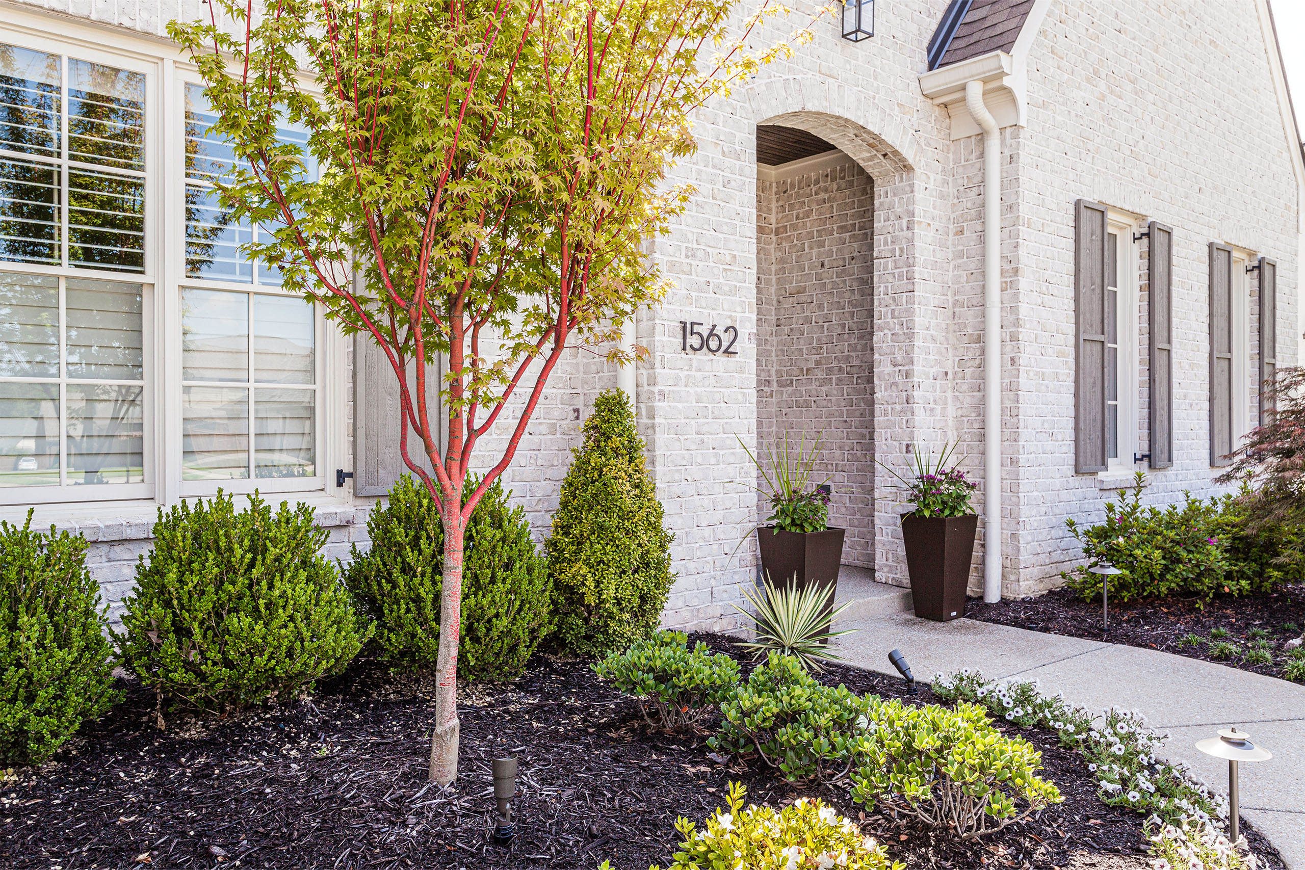 BRICK COLOR: GRAND BAY | MORTAR COLOR: FEDERAL WHITE TYPE N
BUILDER: CELTIC MANOR HOMES, MARK McGUIRE
OUTDOOR LIVING CONTRACTOR: KEVIN BALTZ
PHOTOGRAPHER: NATE RENNER